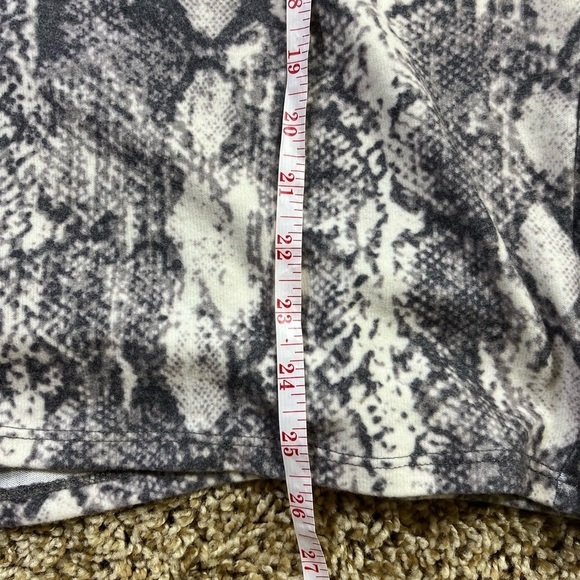 Philosophy Women’s Plus Size Snake Print Stretch Shirt‎ Top 1X New no tag - Picture 6 of 7